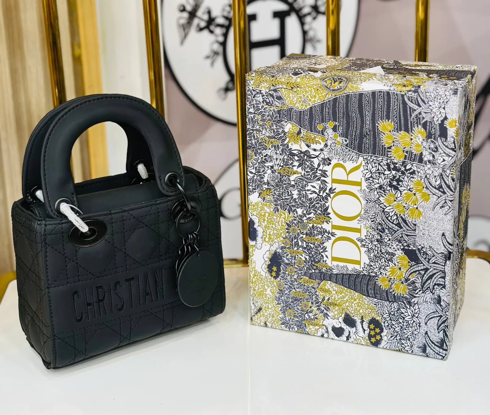 CHRISTIAN DIOR